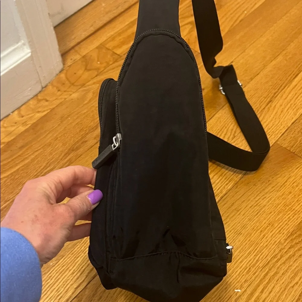 Biaggi On the Go Hobo and Zip Safe travel bag - Picture 5 of 11